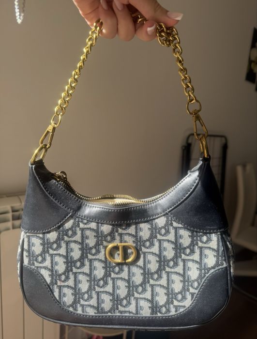 Сива чанта с елементи от естествена кожа