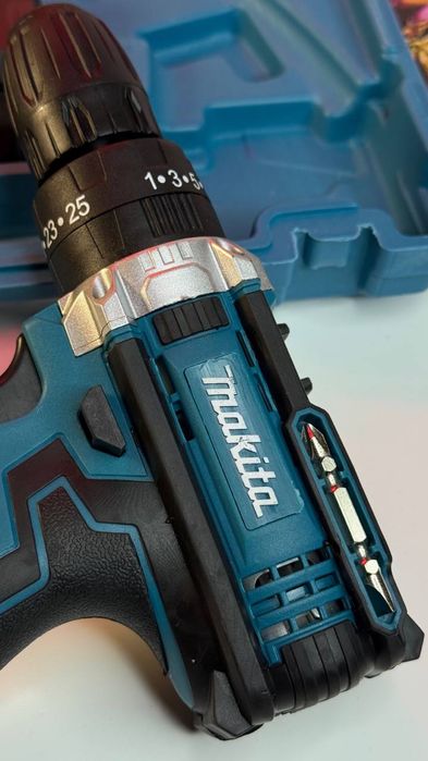 Шуруповерт Makita