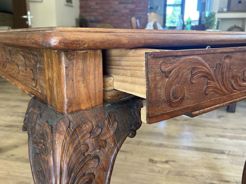 Разтягаща се винтидж дъвена маса на ~100 г. с дърворезба