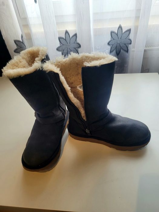 Cizme UGG model 1969, Marime 33