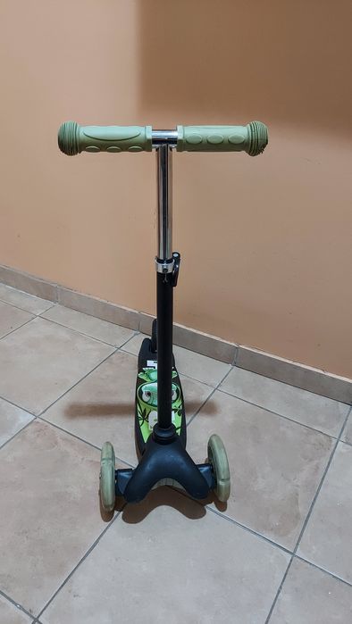 Детский самокат целый