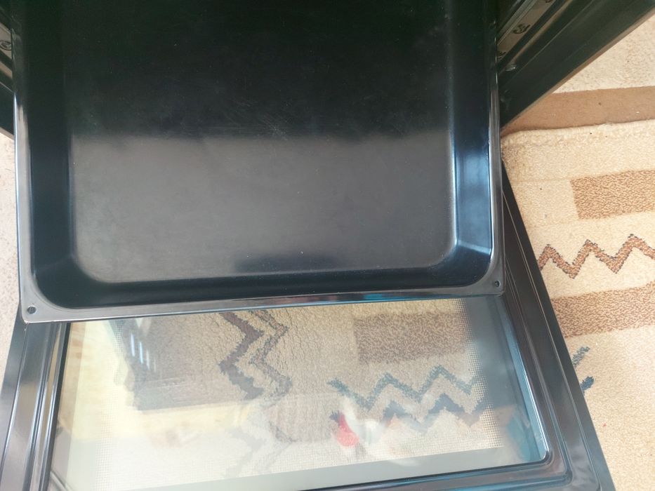 Vând cuptor electric, arată impecabil de bine,este bine intretinut