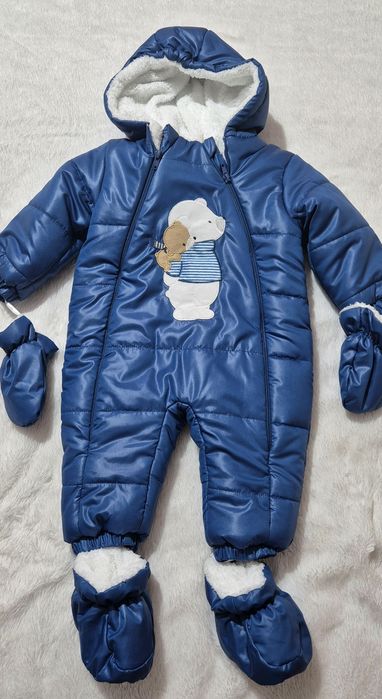 Vând combinezon și geaca noi cu eticheta pentru băieței mărimea 74