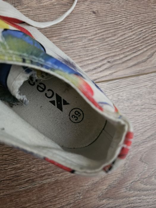 Цветни кецове два чифта