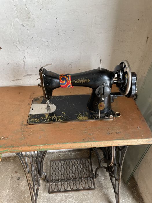 Продам швейную машинку.
