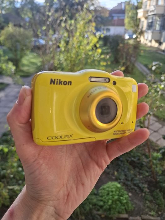 Компактен дигитален фотоапарат Nikon Coolpix S32, водо и удароустойчив