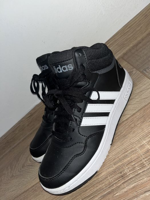 adidasi de la adidas
