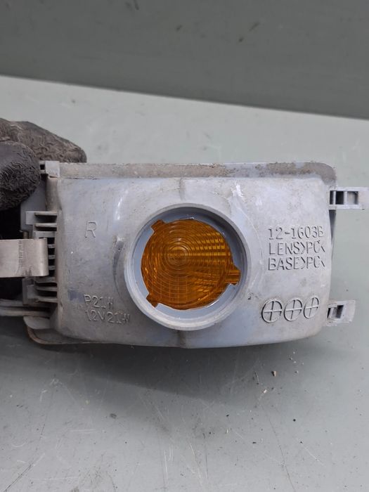 Lampa semnalizare fata dreapta 12-1603B Volkswagen VW Golf 1993