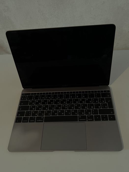 Продается Macbook,не пользовались особо