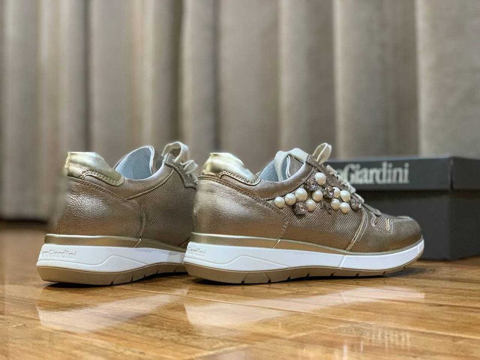 Nero Giardini женские кожаные кроссовки РАЗМЕР 36,37