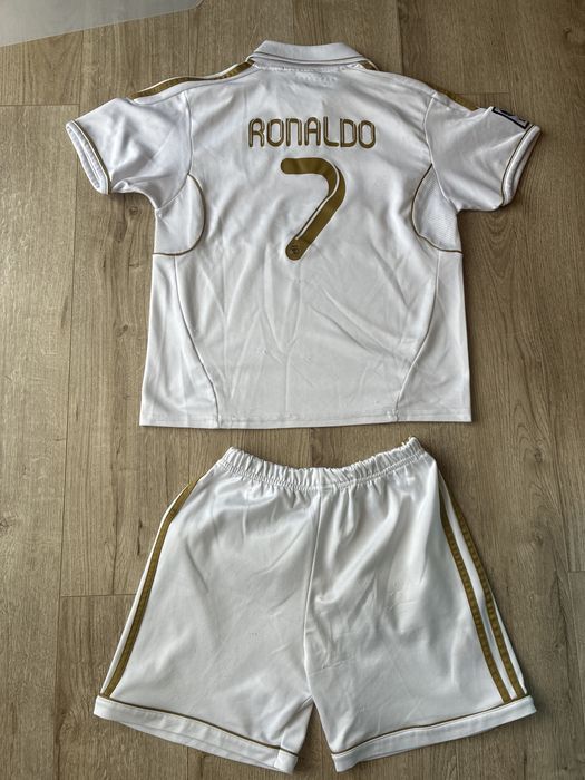 tricou si pantaloni de la real madrid