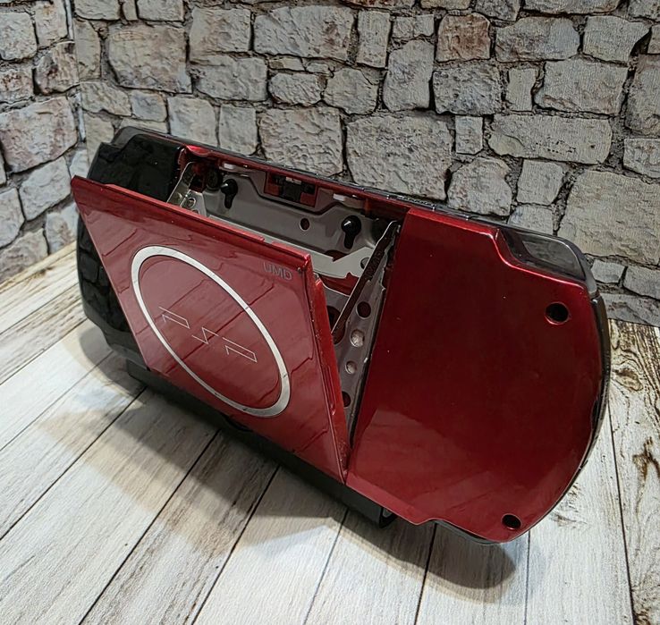 Эксклюзив PSP 3000 красная