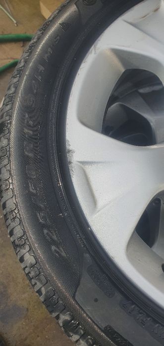 Vând jante aluminiu și anvelope  225/50/R17 M+S,și box auto... FOTO