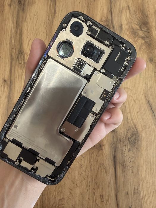 Iphone 16 pro на запчасти