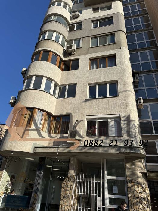 Дава се под наем Магазин в София, Център - 50 кв.м за 612 € - Снимка #1