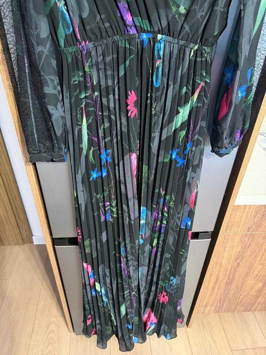 Рокля Quess. S razmer. Nova