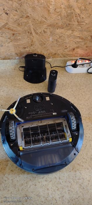 Irobot roomba  681  cu telecomanda și alimentatoare