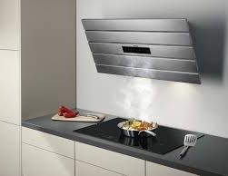 Продавам чисто нов аспиратор AEG.