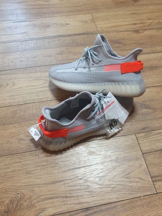 Vând adidasi yeezy boost