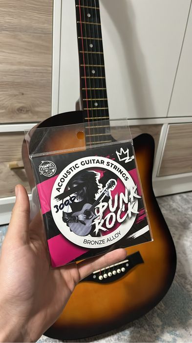 Продам гитару в хорошем состояний