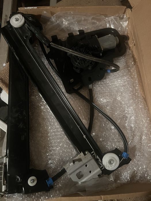 Регулатор за стъкло за Тесла модел 3