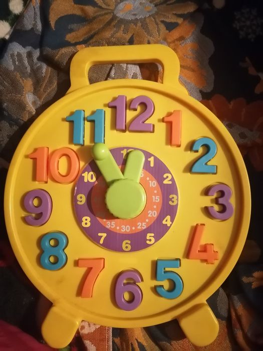 часы дошколятам, ксилофон на колёсиках, фигурки, доска дни+месяцы
