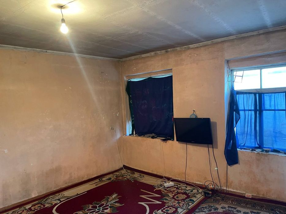 Hovli sotiladi 380m kvadrat