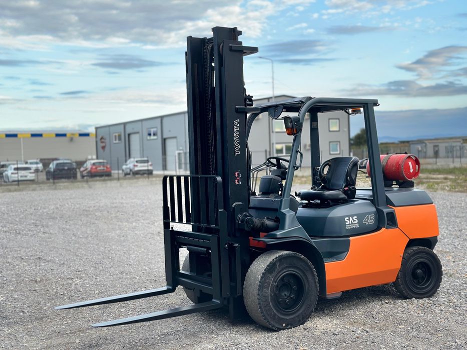 Vand stivuitor Toyota 02-7FG40