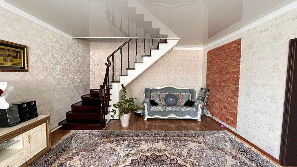 Продаю  % комнатный  дом СЗЖР