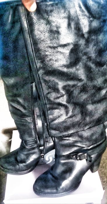 Продам Сапожки Женские