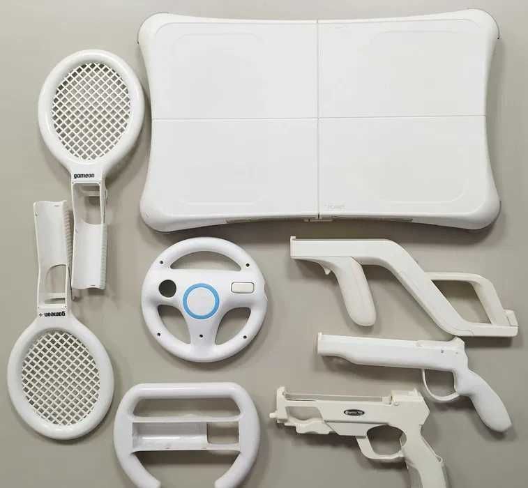 Пълен Комплект Nintendo Wii Mini за двама играчи + над 100 игри