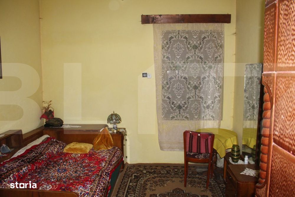 Casa traditionala cu curte generoasa, in centrul localitatii Valcele