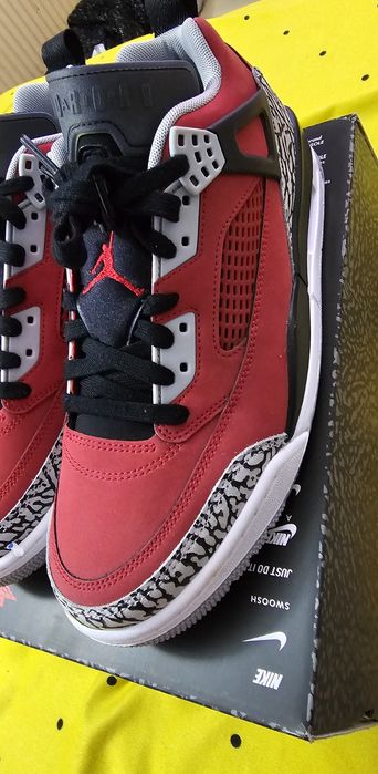 Vând Jordan  spizike