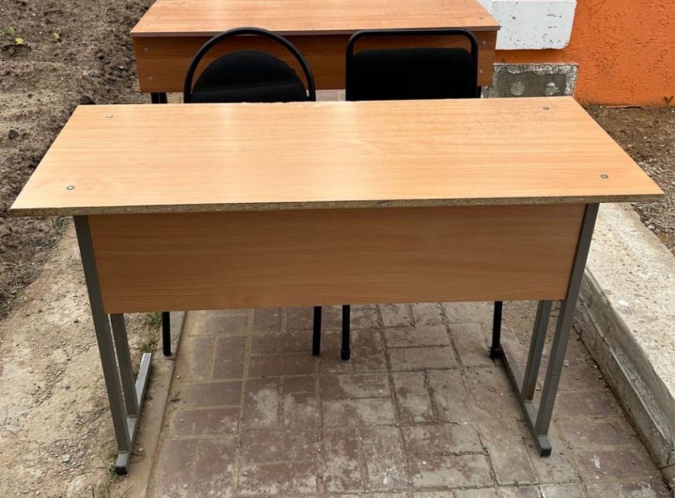 комплекте 3 парта со стульями