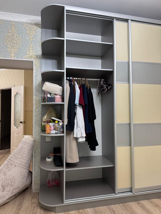 Продам шкаф-купе в отличном состоянии.