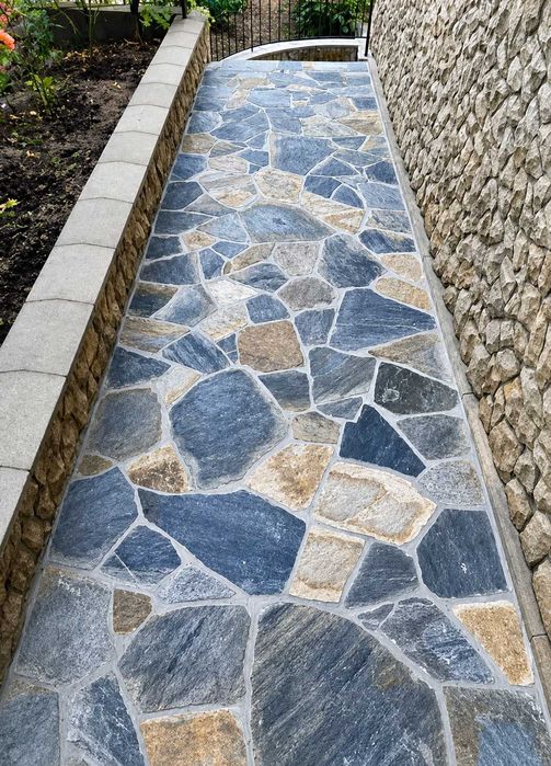 Lespezi de Munte , Piatra De Munte. Pavaj
