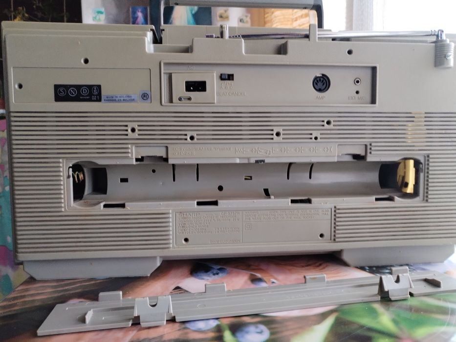 Vând casetofon SHARP GF5757