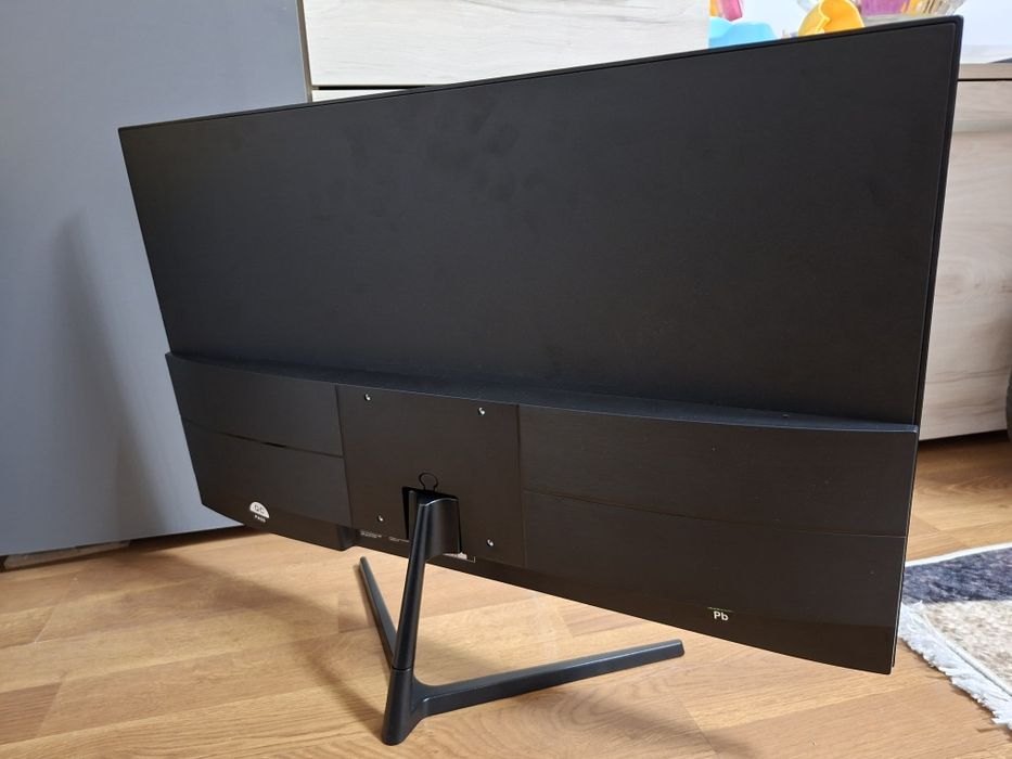 Vand unitate pc gaming  cu monitor mare nou