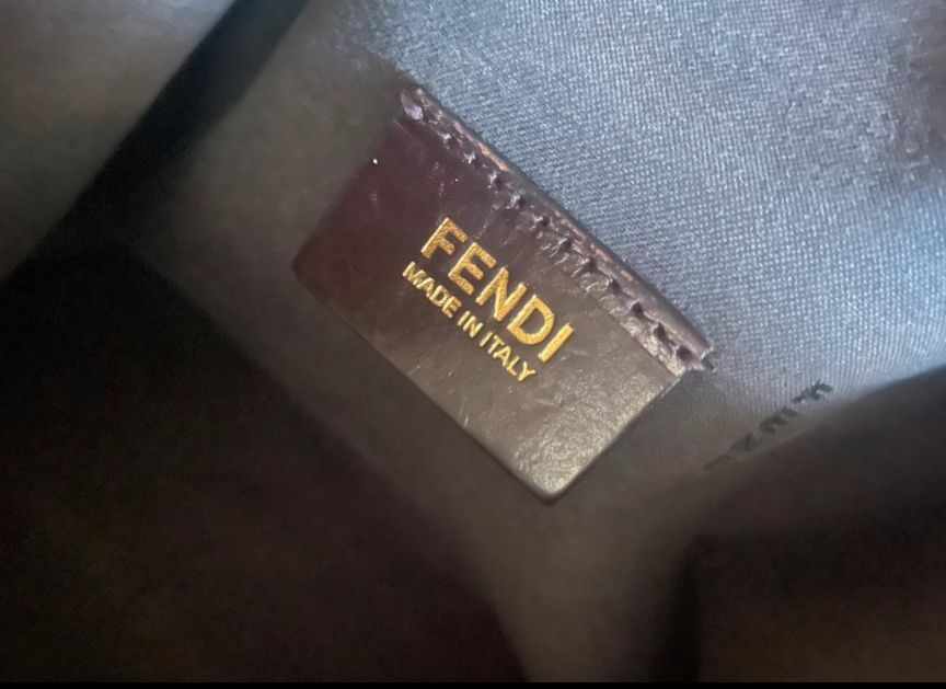 Fendi geanta de umar
