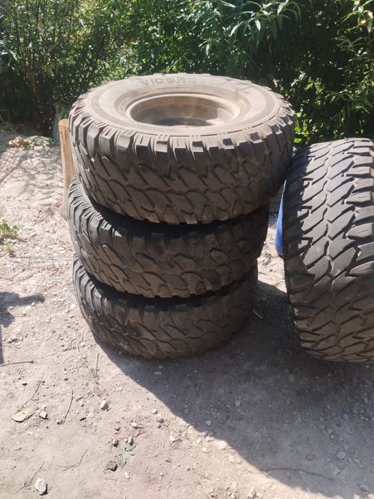 Продам шины сюрф R15 33Х12.50