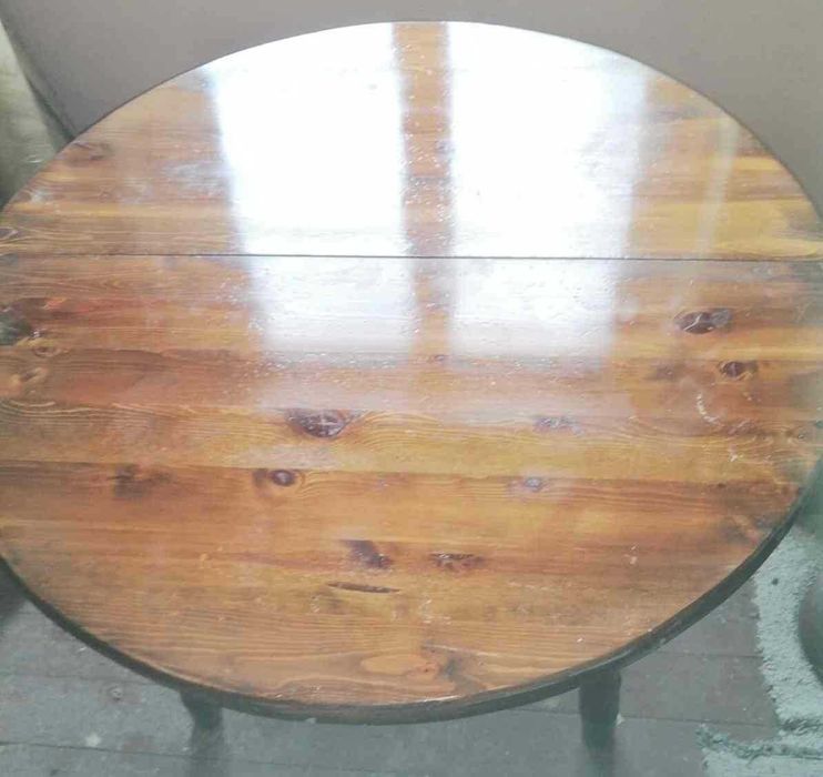 Разтегателна кухненска кръгла маса от плътна иглолистна дървесина