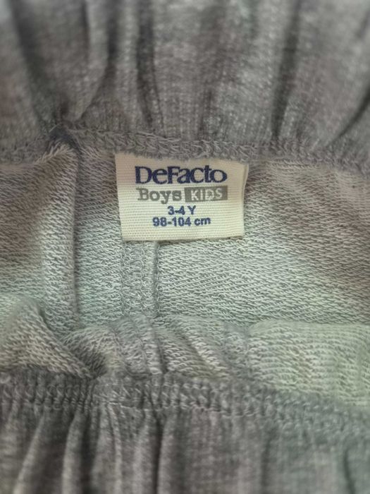 DeFacto долнище момче, сиво, НОВО – 1 бр. €2.99 / 3 бр. €7.99