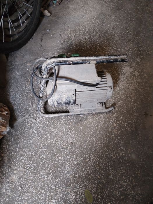 Se vând urmatoarele scule pentru construcții