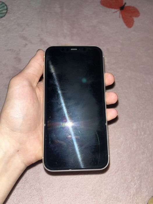 Vând iphone 11