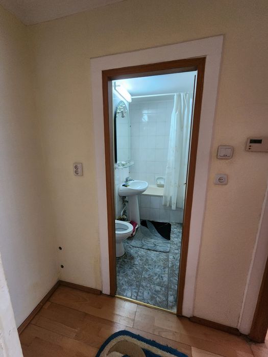 Inchiriez apartament cu 3 camere