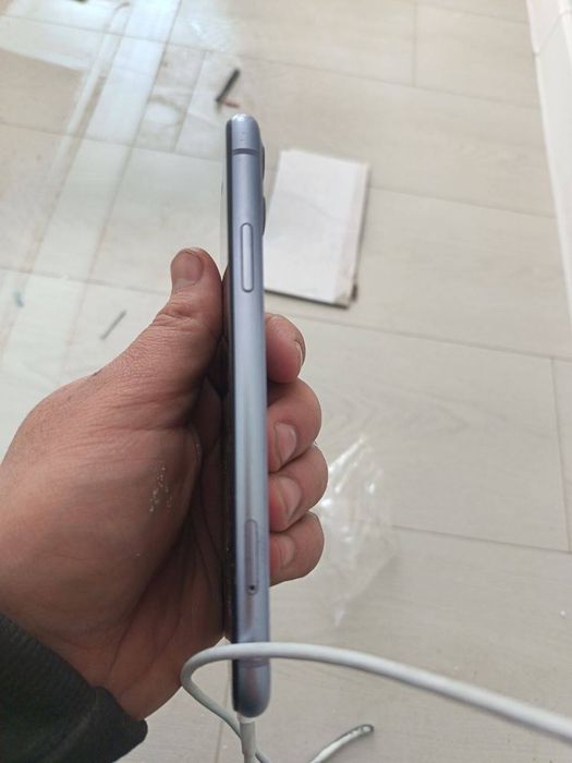 Iphone 11  sotiladi