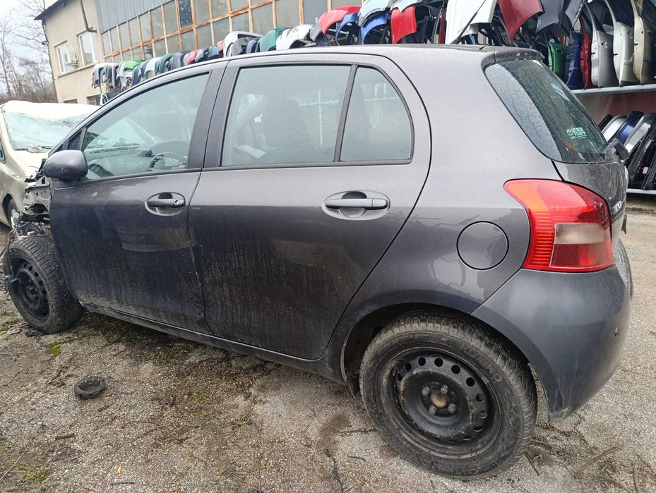 Toyota Yaris II 1.3 бензиин 87 к.с. 2SZ 2007г. НА ЧАСТИ