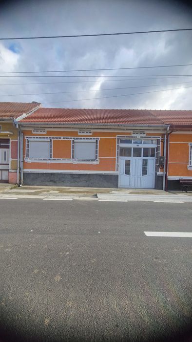 Casă complet renovată, grădină și curte mare  .