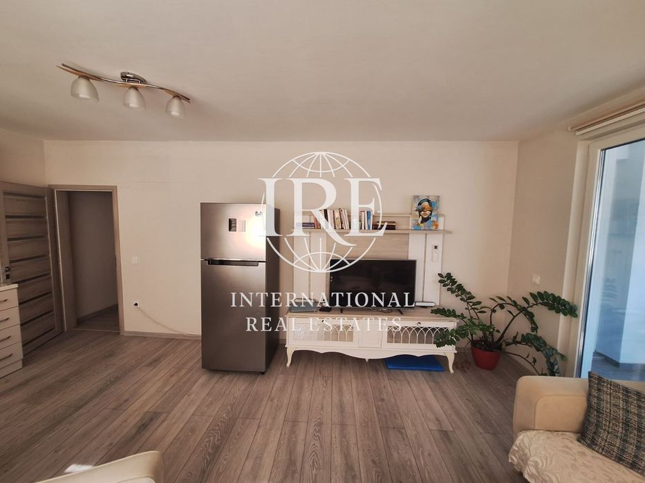 Продава се Тристаен апартамент в Варна, Възраждане 1 - 100 кв.м за 1198 €/кв.м - Снимка #2