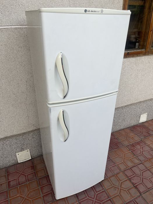 Холодильник LG.